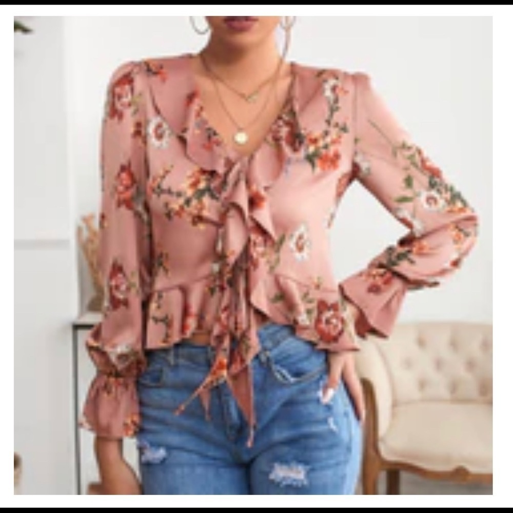 ⭐️ NWOT Floral V-Neck Ruffled Blouse with Tie Closure